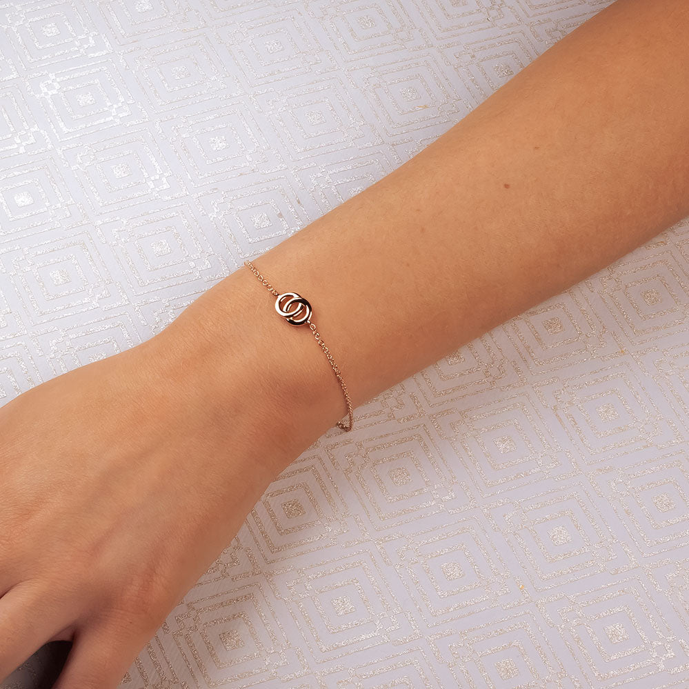 Delicate rose gold vermeil bracelet featuring an interlocking circles motif on a fine chain, offering a refined and sculptural addition to contemporary silver jewellery collections.