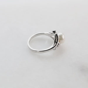 Freshwater Pearl Curving Silver Ring