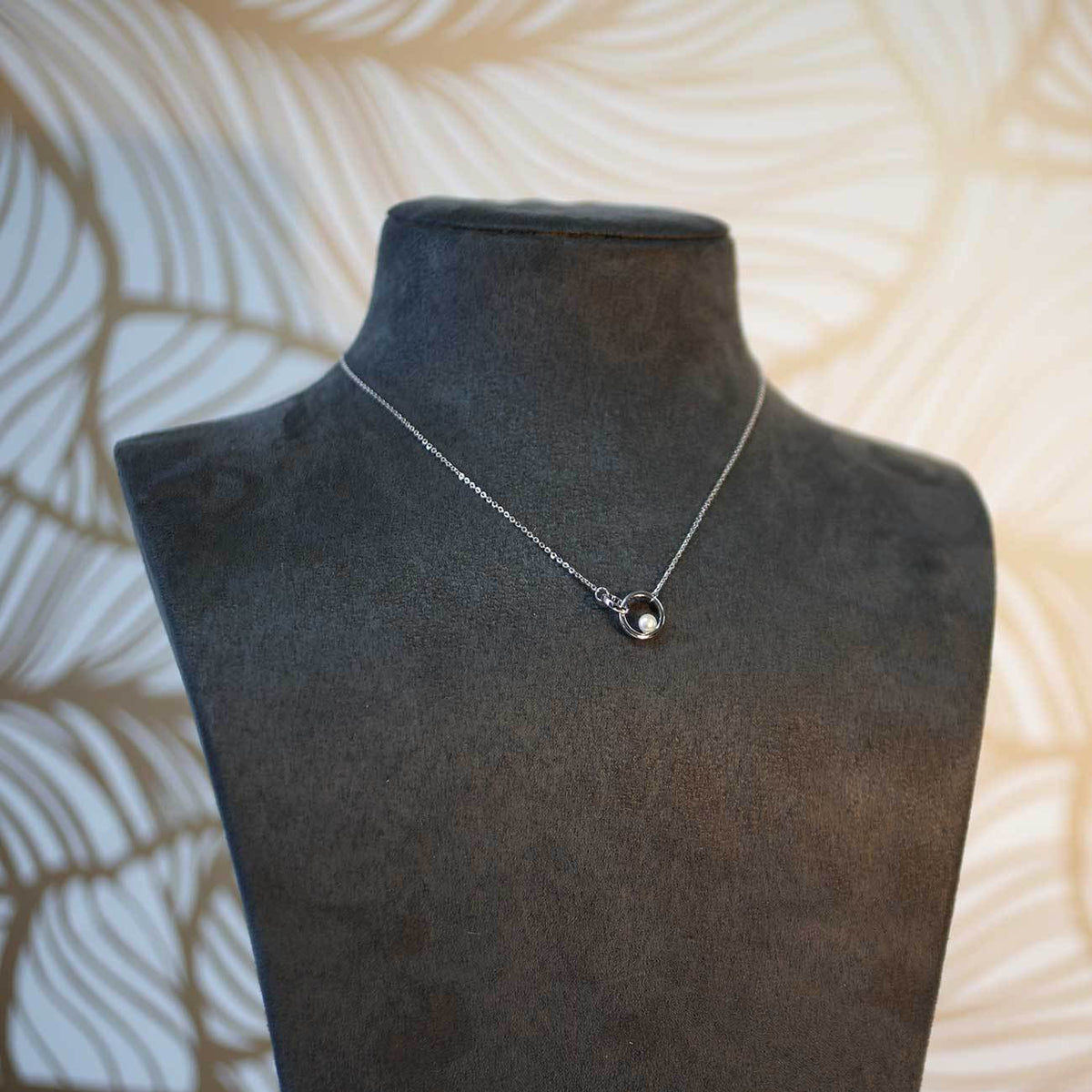 Interlocking Circles & Pearl Necklace