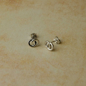 Interlocking Circles Stud Earrings