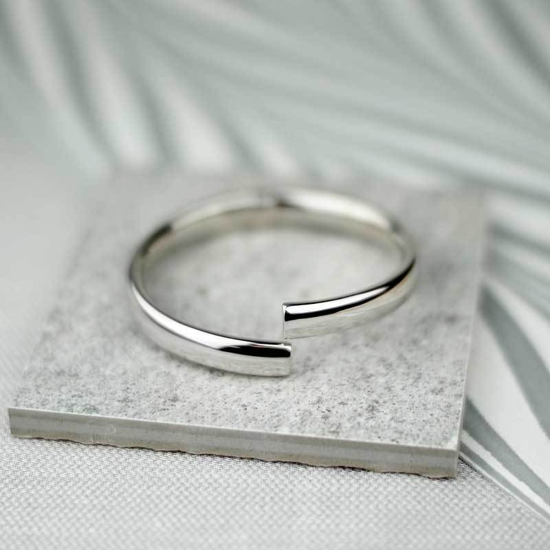 Toscana Wide Crossover Hinge Bangle